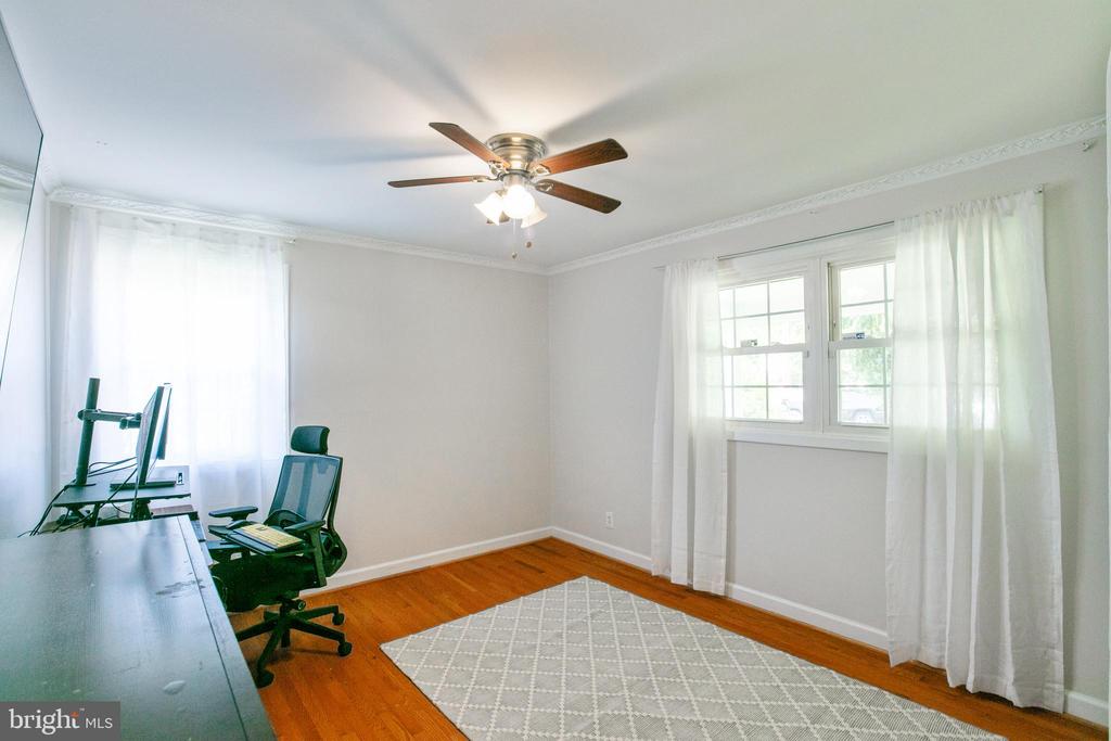 5722 LARPIN LANE