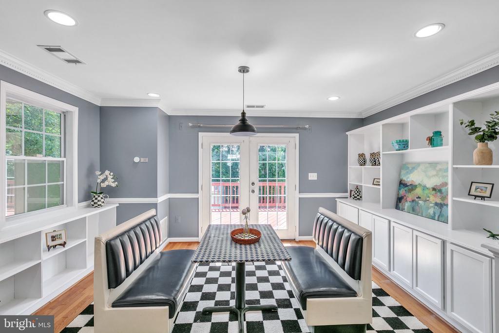 5722 LARPIN LANE