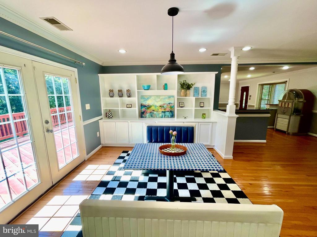5722 LARPIN LANE