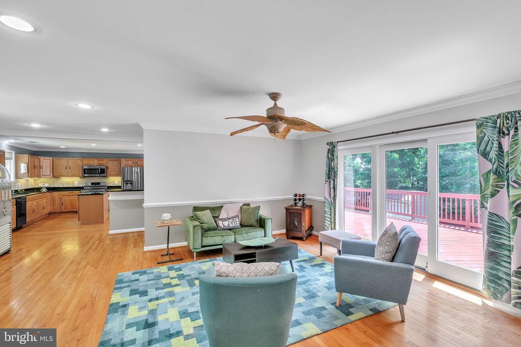5722 LARPIN LANE
