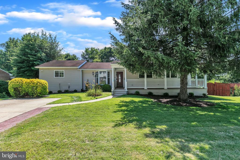 5722 LARPIN LANE