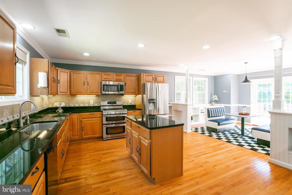 5722 LARPIN LANE