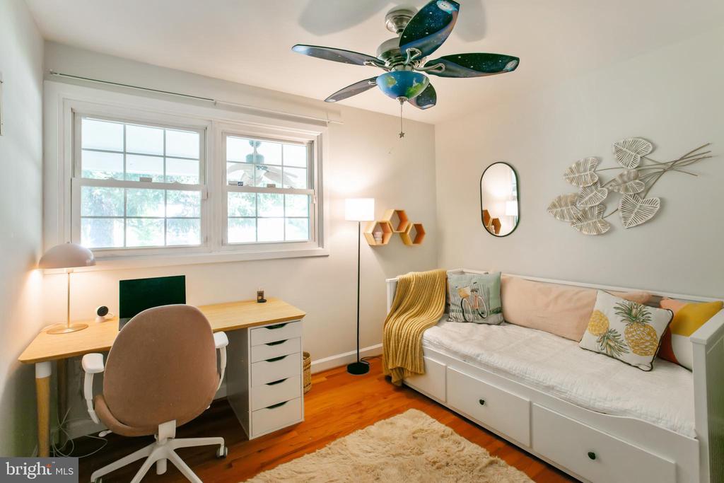 5722 LARPIN LANE