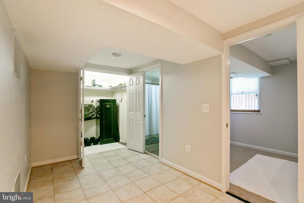 5722 LARPIN LANE