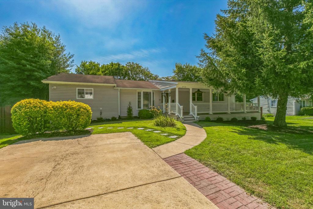 5722 LARPIN LANE