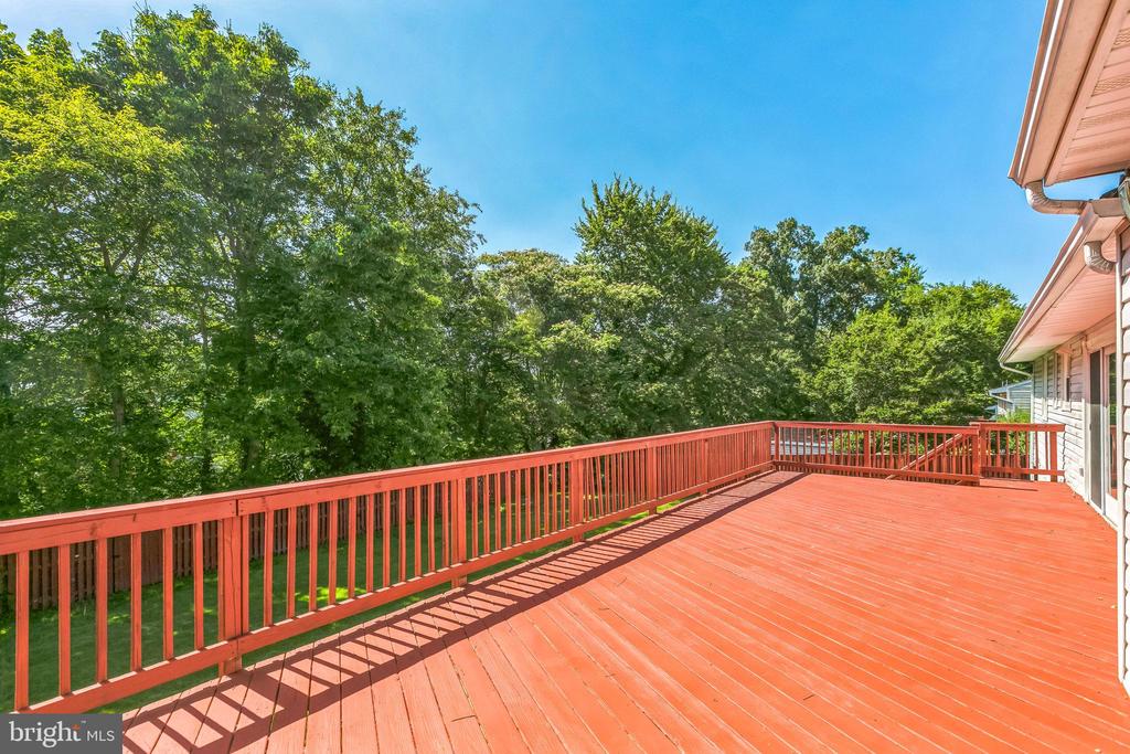 5722 LARPIN LANE