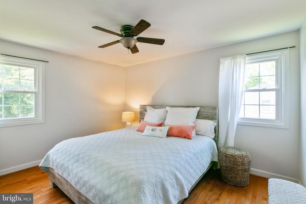 5722 LARPIN LANE