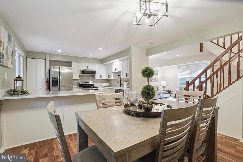 2307 MIDDLE CREEK LANE
