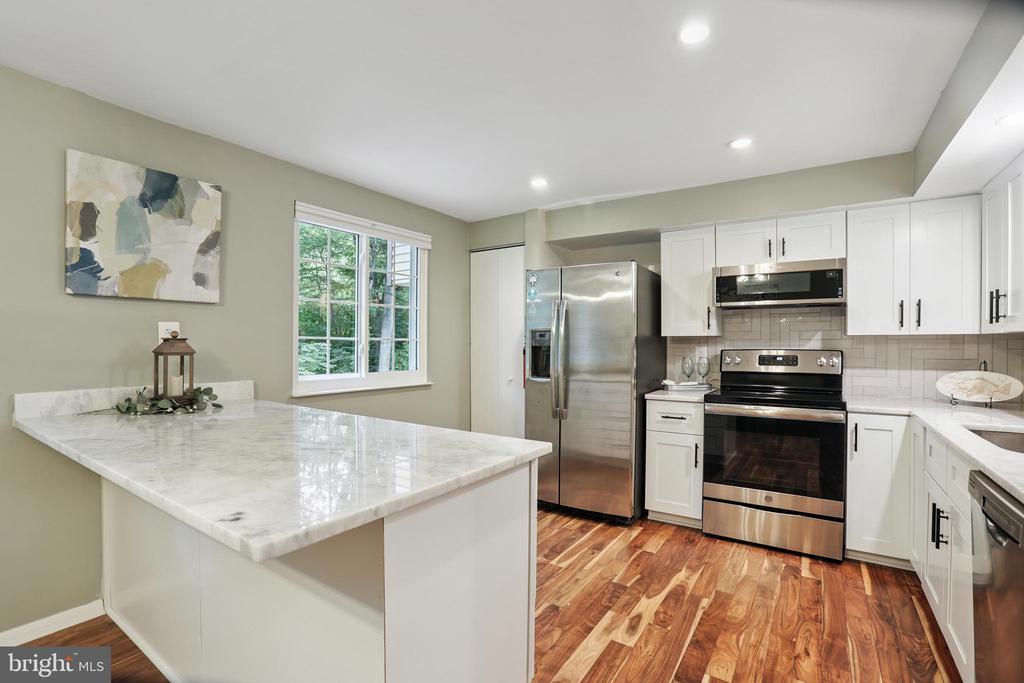 2307 MIDDLE CREEK LANE