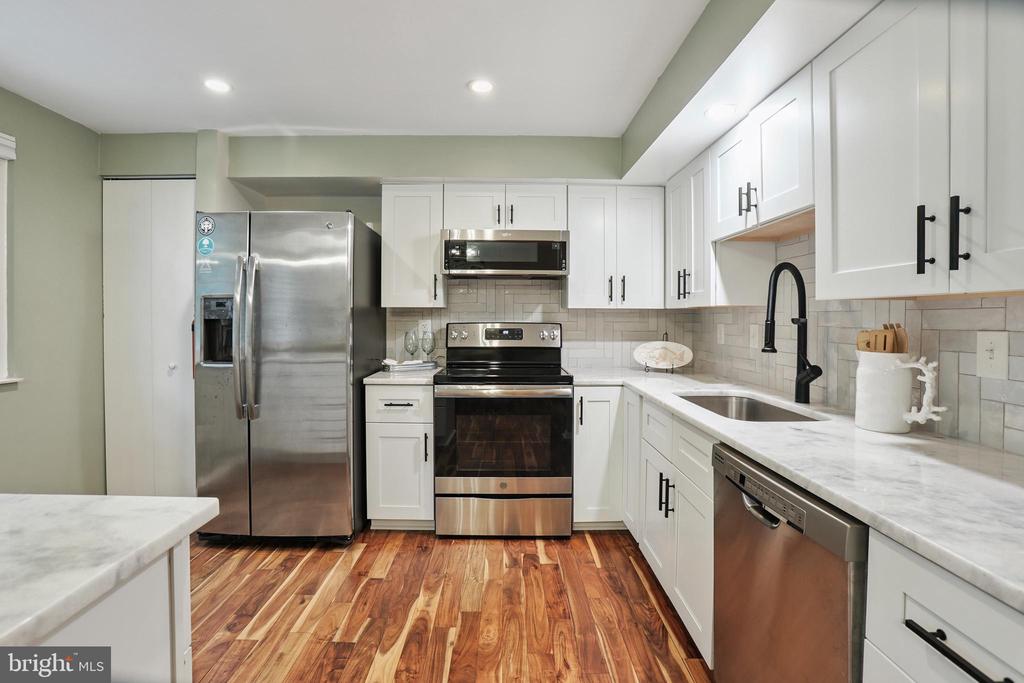 2307 MIDDLE CREEK LANE