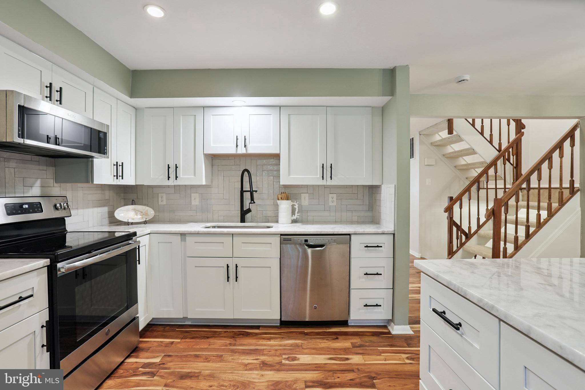 2307 MIDDLE CREEK LANE