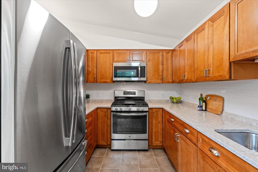 4013 JAVINS DRIVE