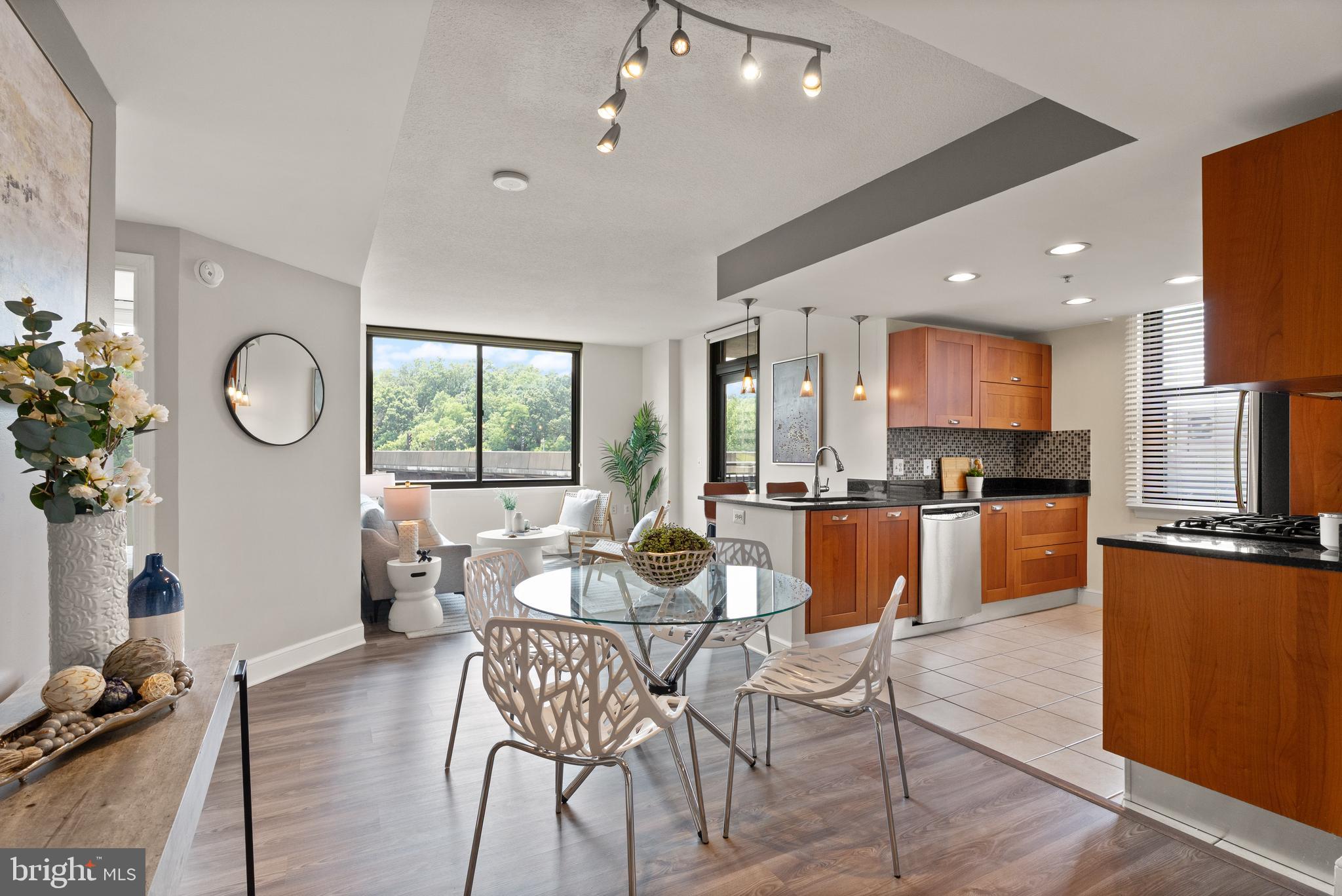 2451 MIDTOWN AVENUE 718