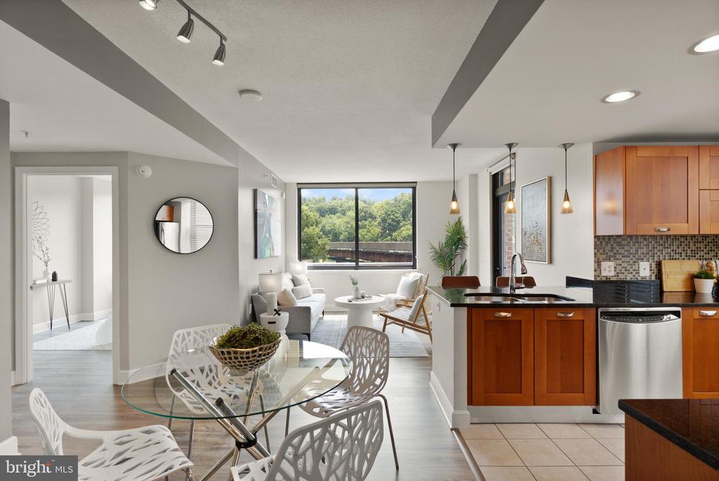 2451 MIDTOWN AVENUE 718