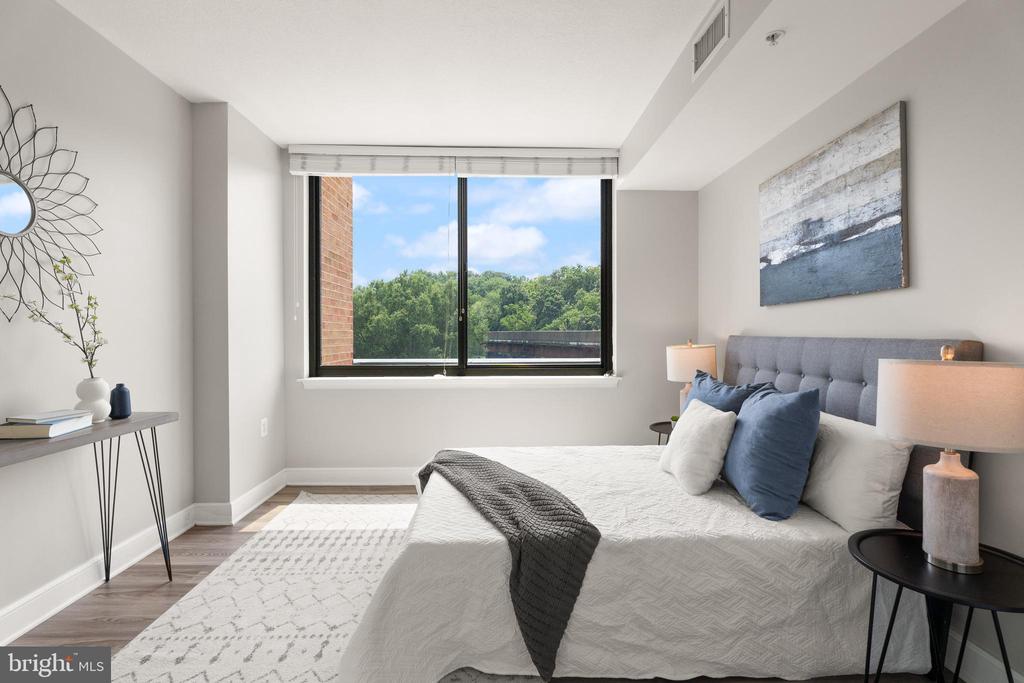 2451 MIDTOWN AVENUE 718
