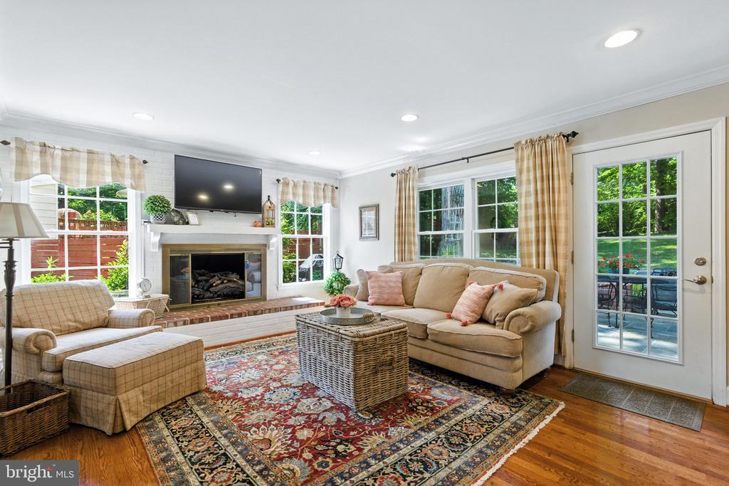8323 EPINARD COURT
