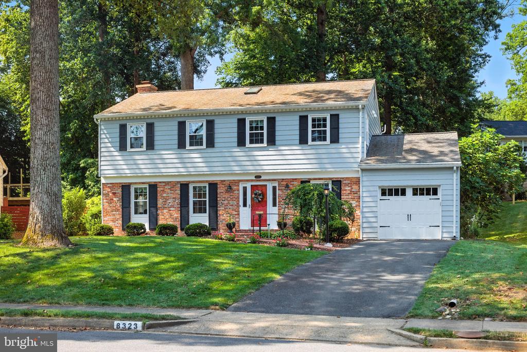 8323 EPINARD COURT