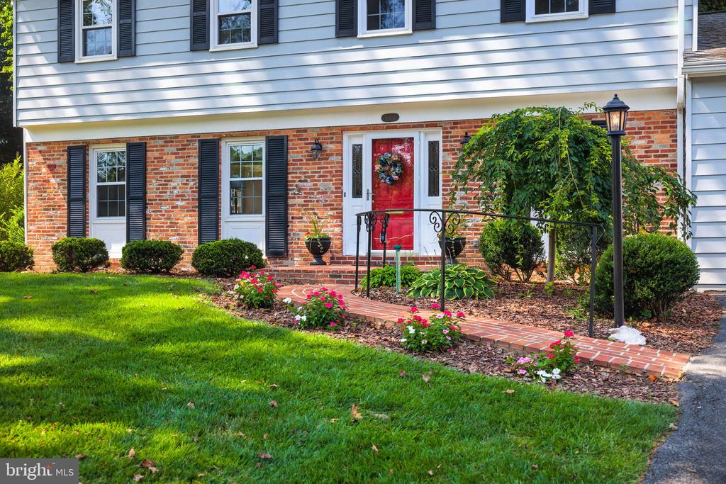 8323 EPINARD COURT