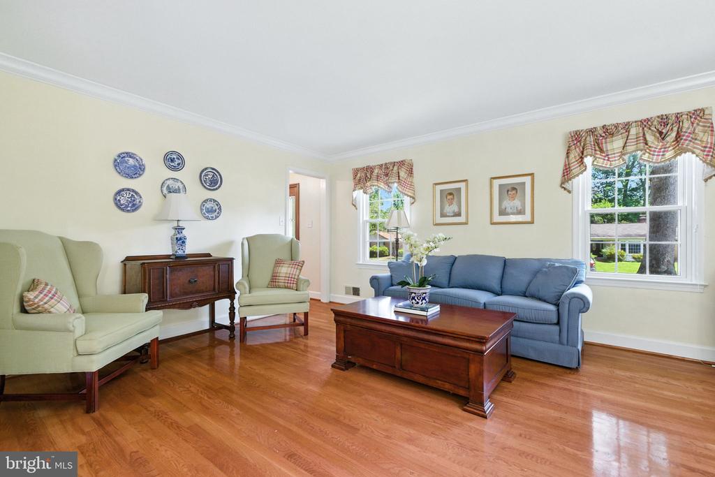 8323 EPINARD COURT