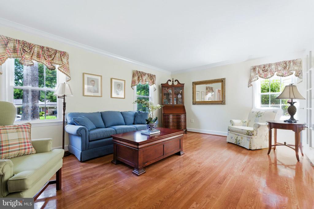 8323 EPINARD COURT