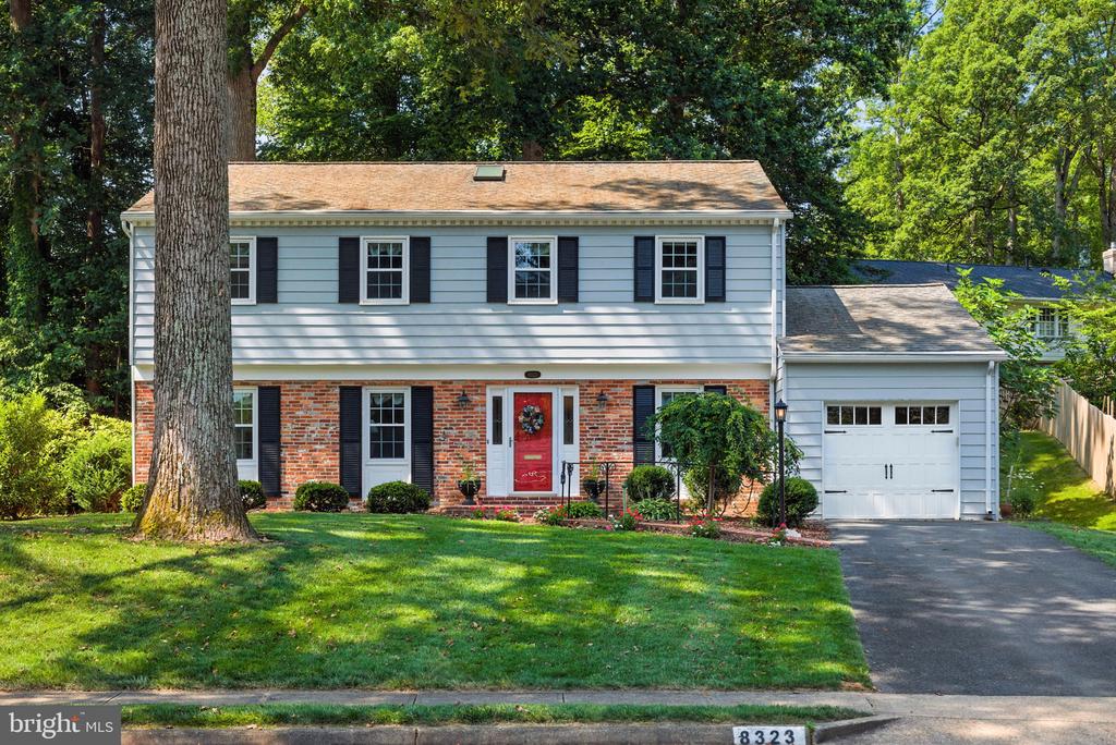 8323 EPINARD COURT