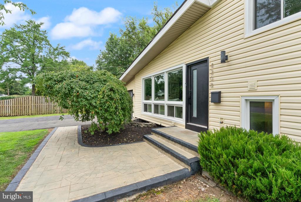 4208 JAVINS DRIVE