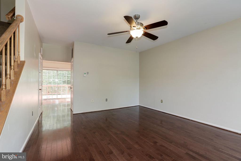 7238 STOVER COURT
