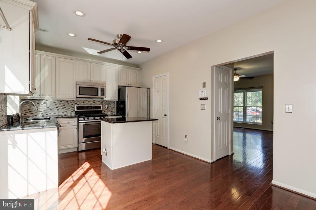 7238 STOVER COURT
