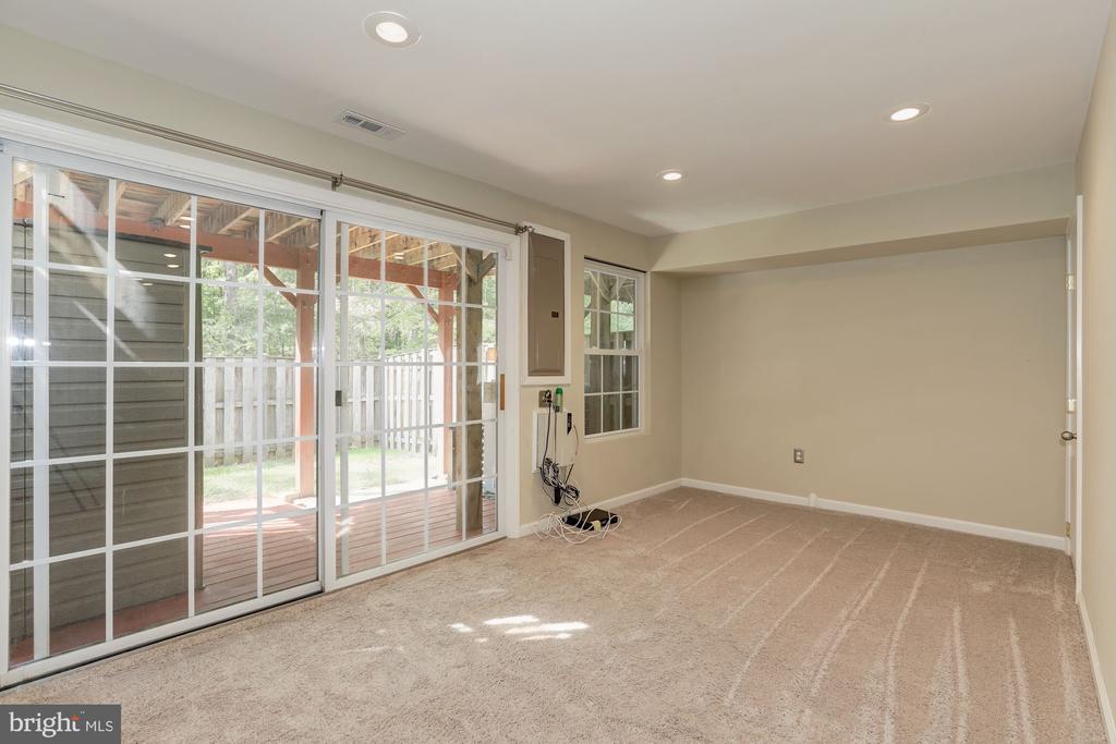 7238 STOVER COURT