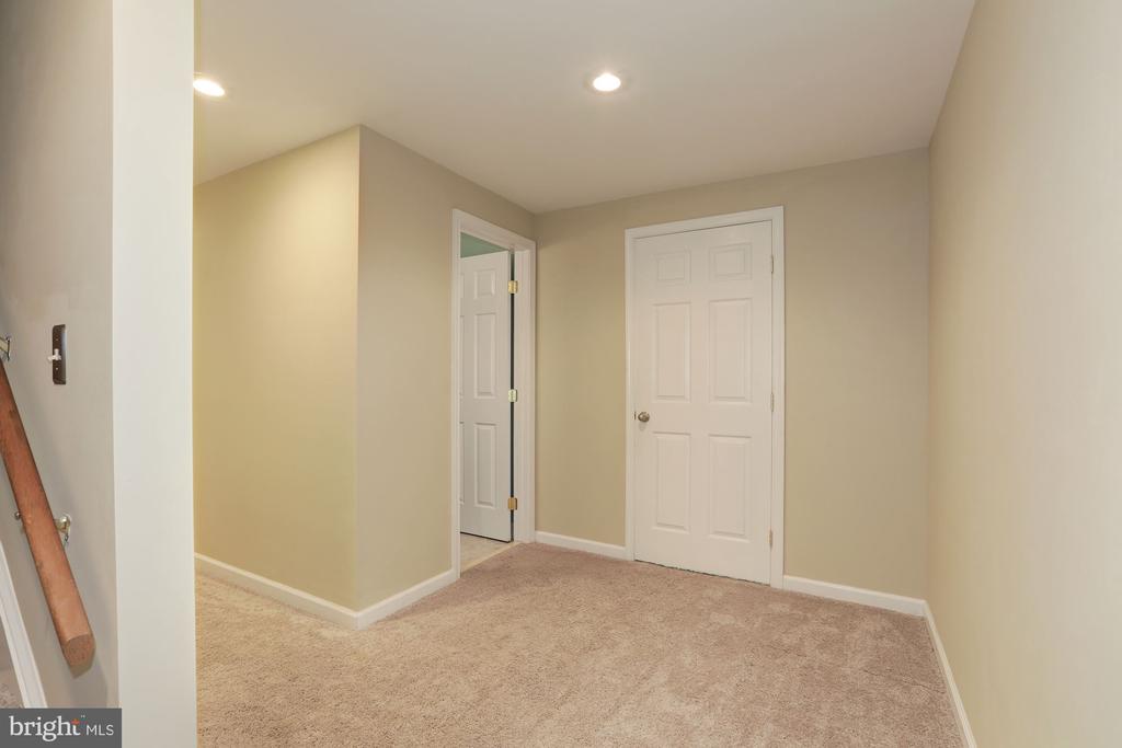 7238 STOVER COURT