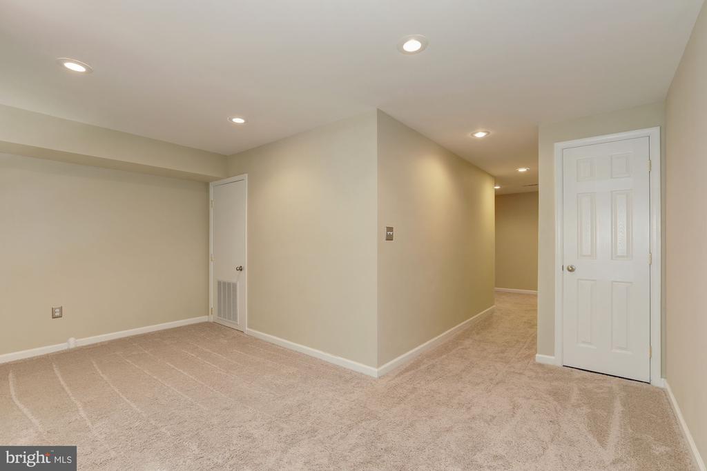 7238 STOVER COURT