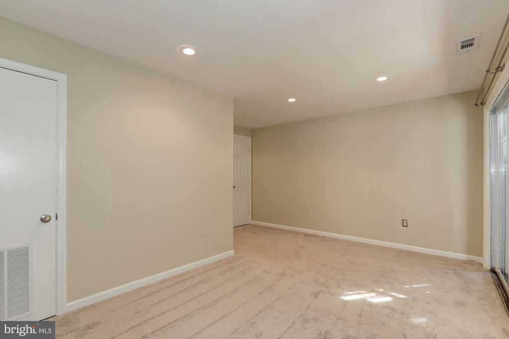 7238 STOVER COURT