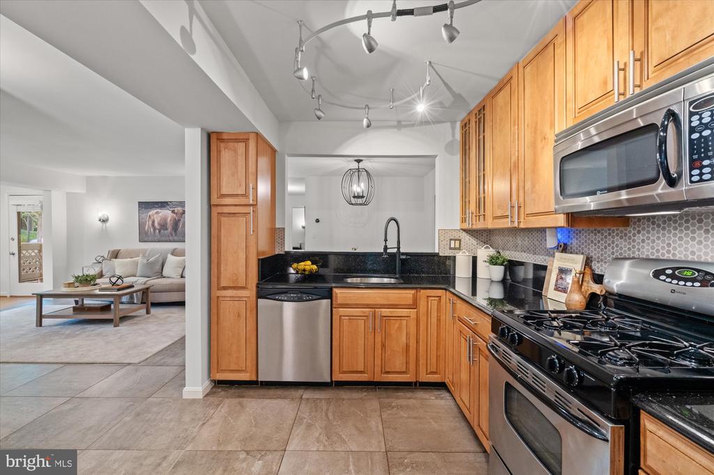 7765 WILLOW POINT DRIVE 7765