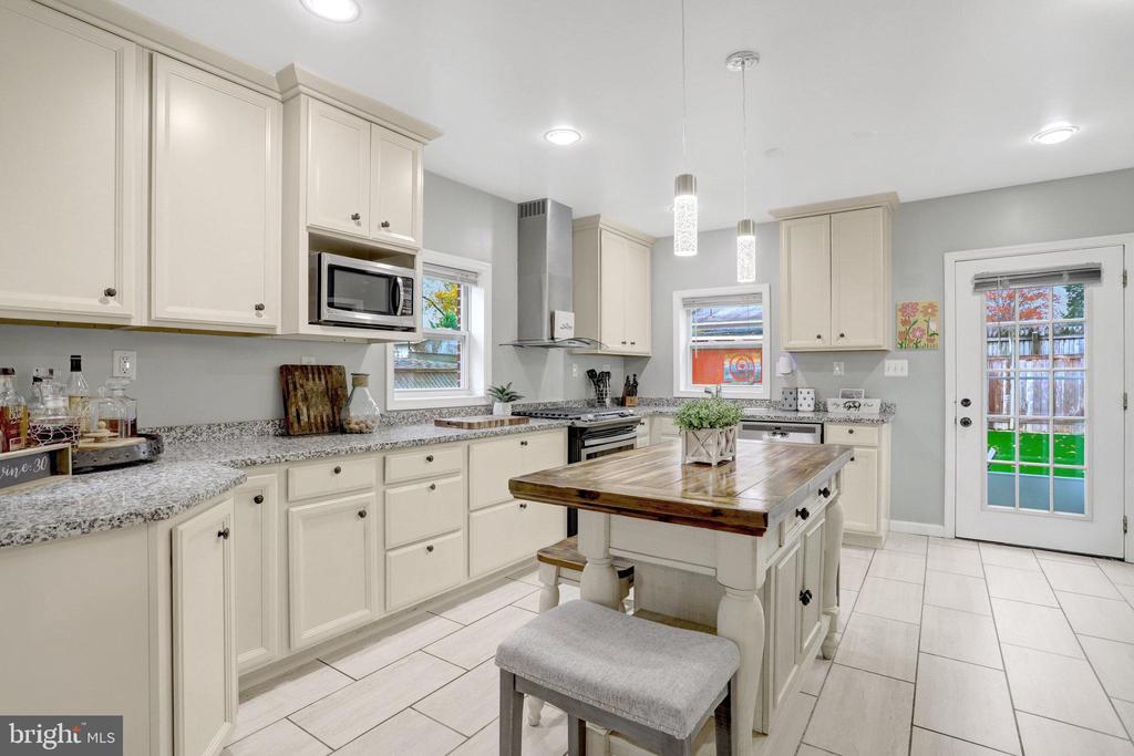 6828 KENYON DRIVE