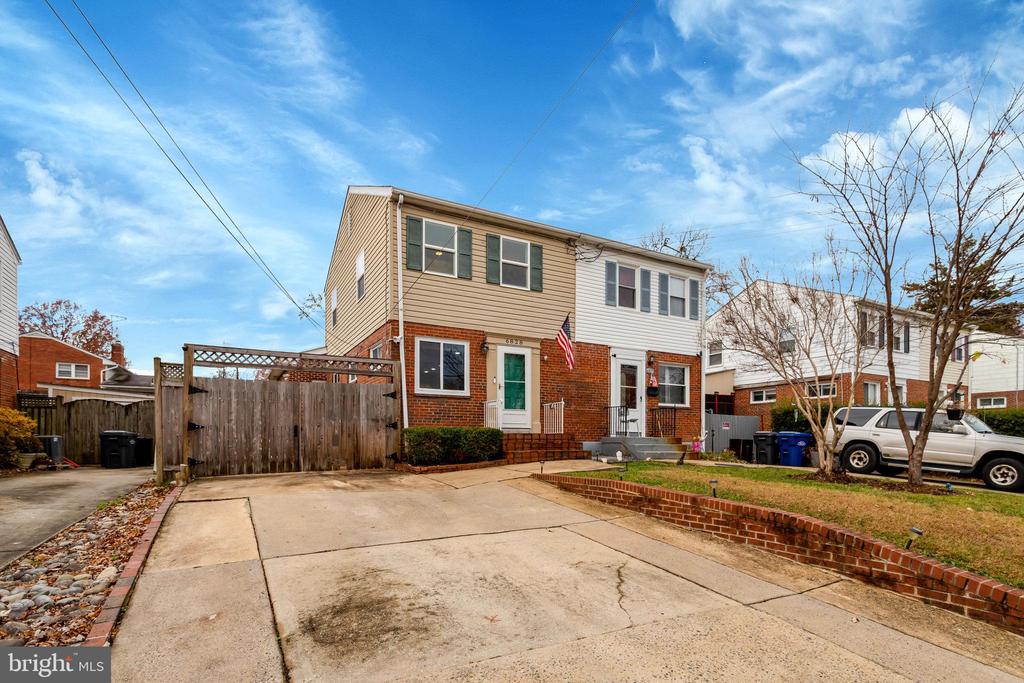 6828 KENYON DRIVE