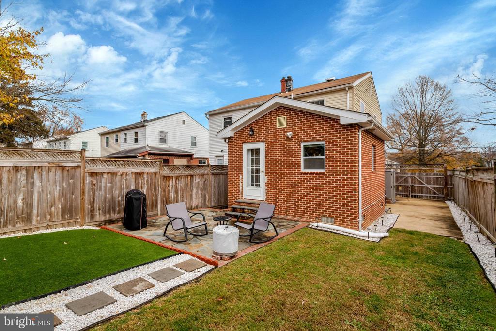 6828 KENYON DRIVE