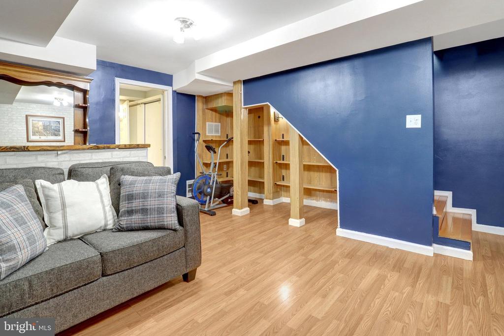 6828 KENYON DRIVE