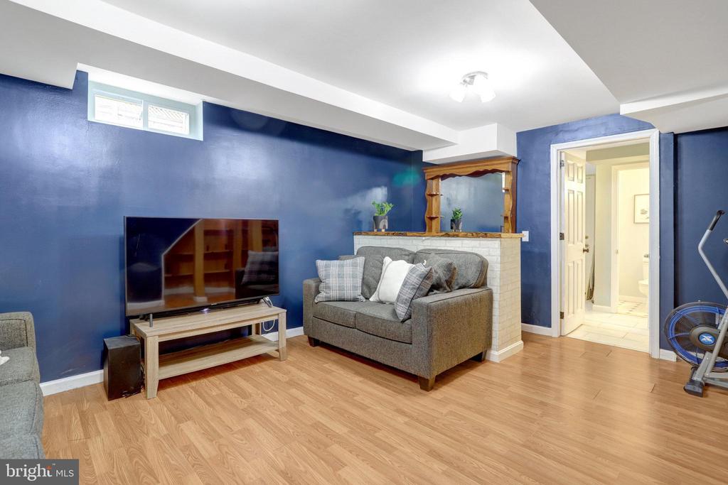 6828 KENYON DRIVE