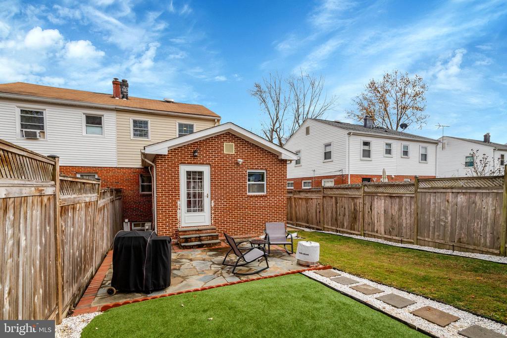 6828 KENYON DRIVE