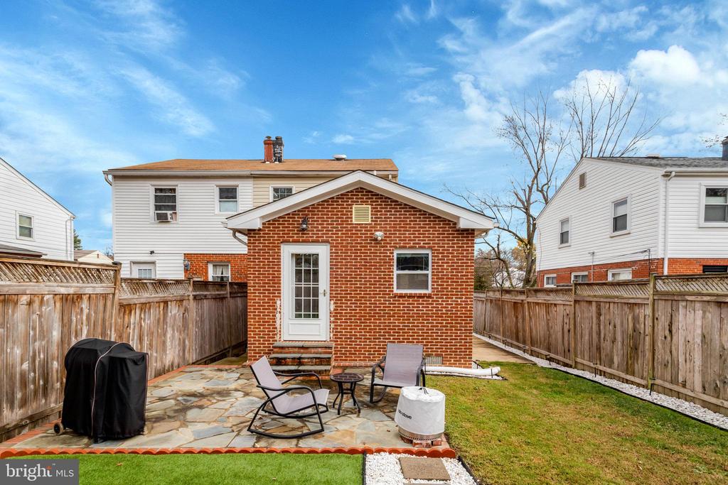 6828 KENYON DRIVE