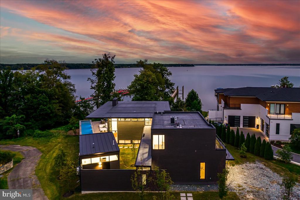9433 FERRY LANDING COURT