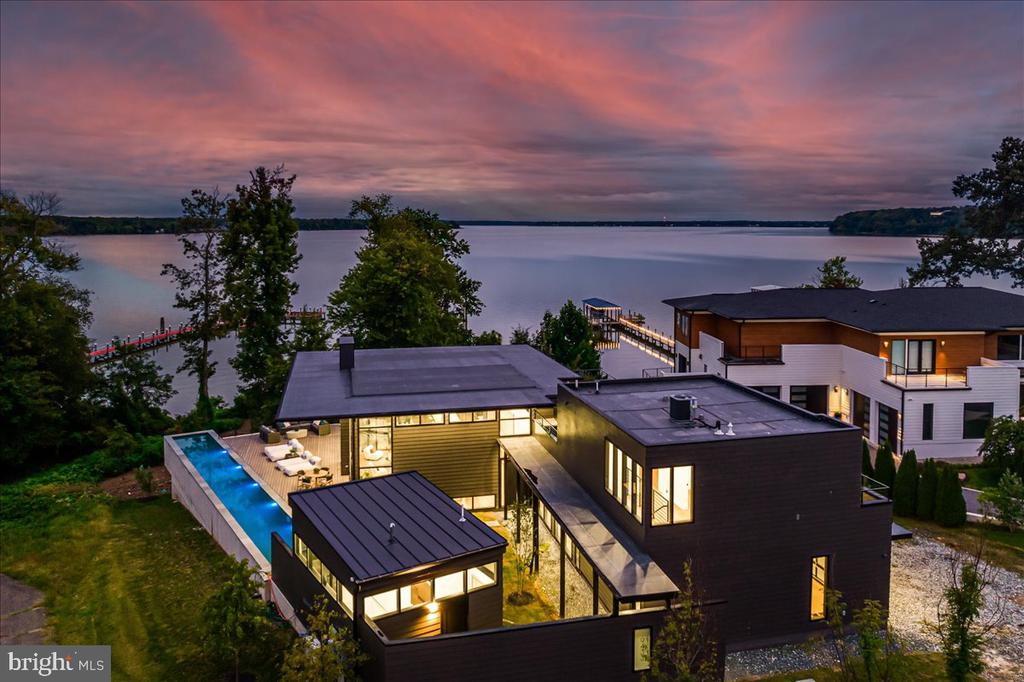 9433 FERRY LANDING COURT