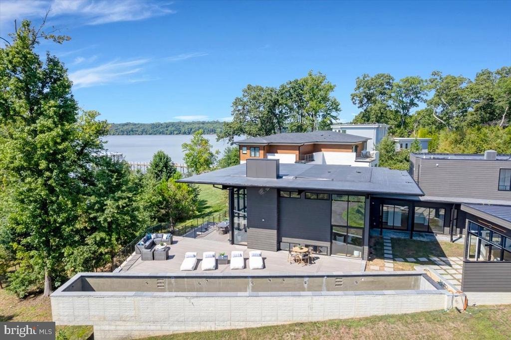 9433 FERRY LANDING COURT