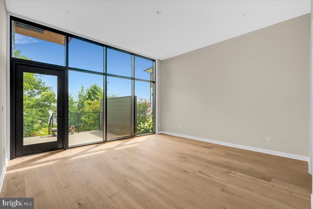 9433 FERRY LANDING COURT