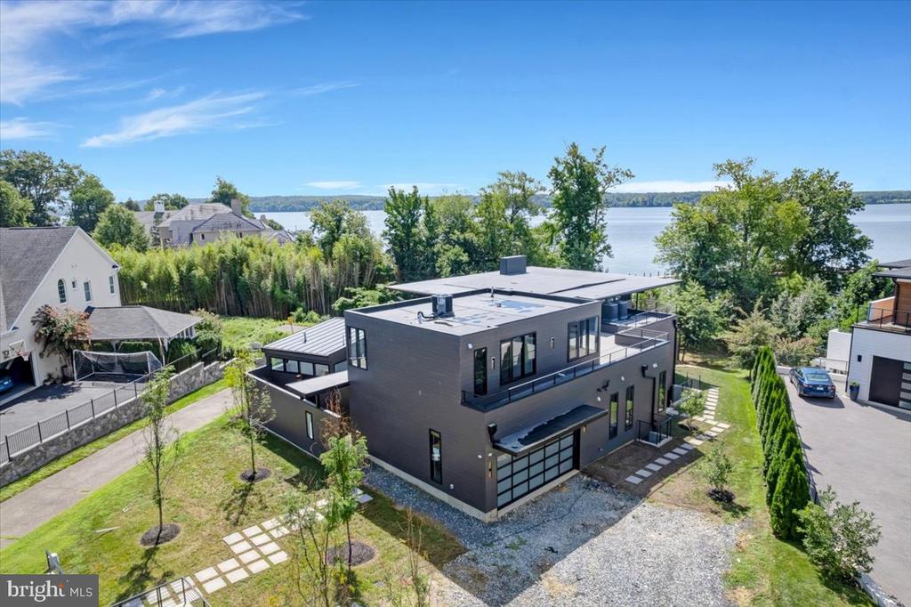9433 FERRY LANDING COURT