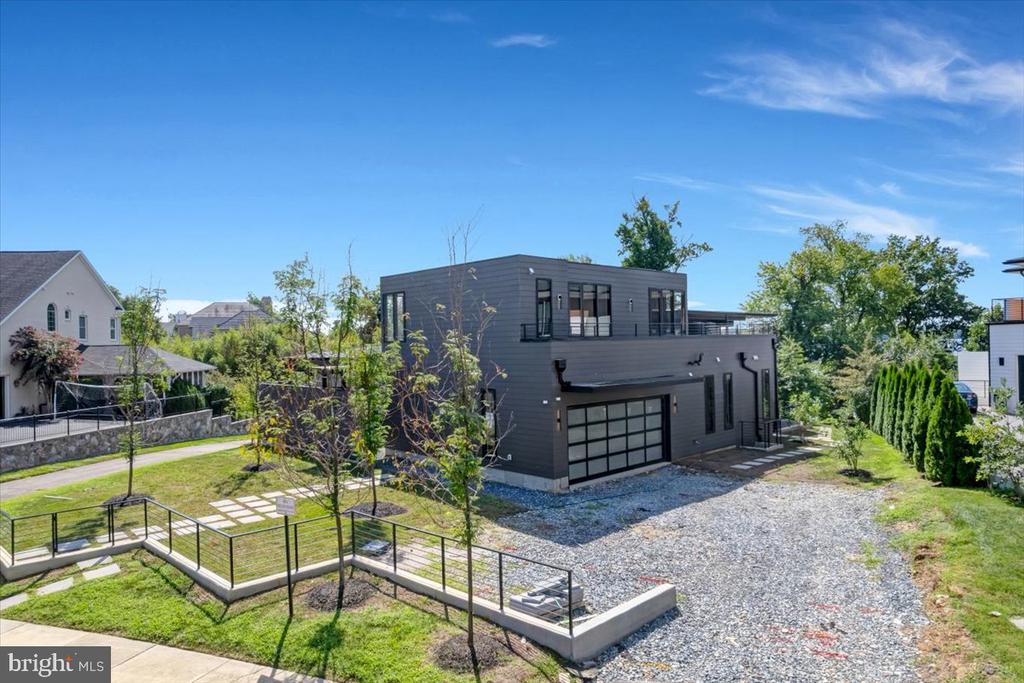 9433 FERRY LANDING COURT