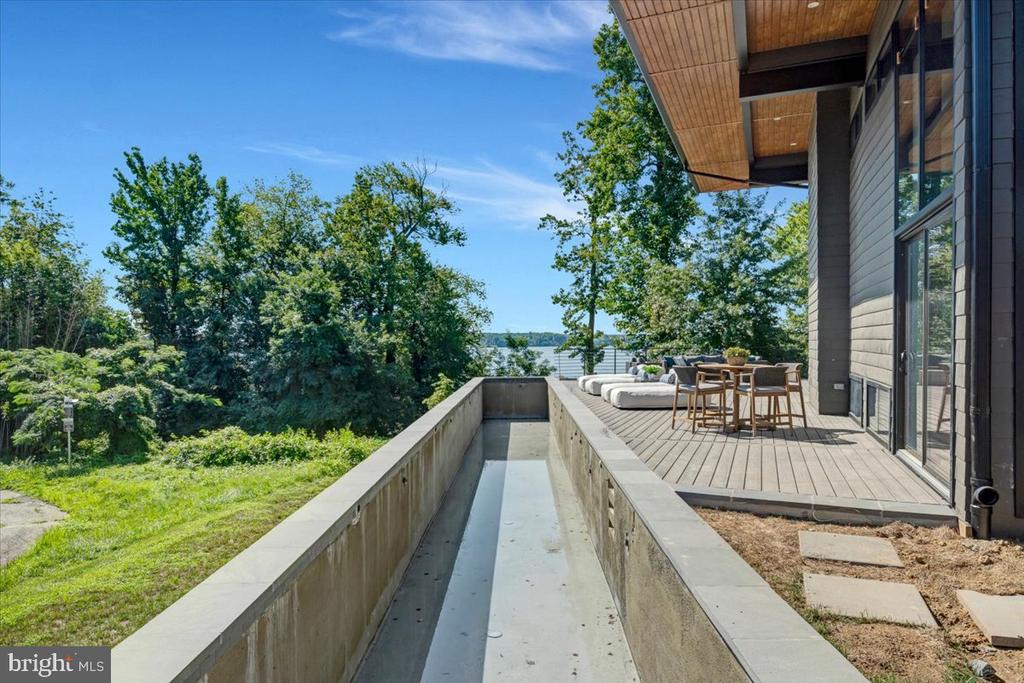 9433 FERRY LANDING COURT