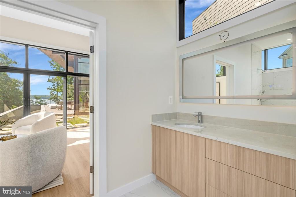 9433 FERRY LANDING COURT