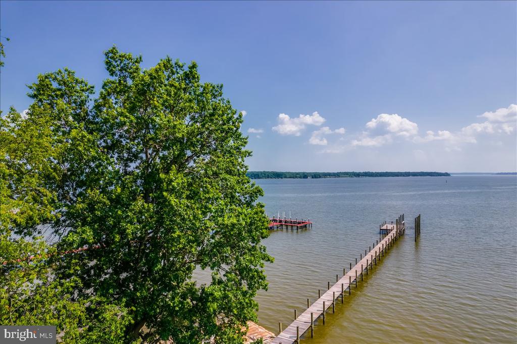 9433 FERRY LANDING COURT