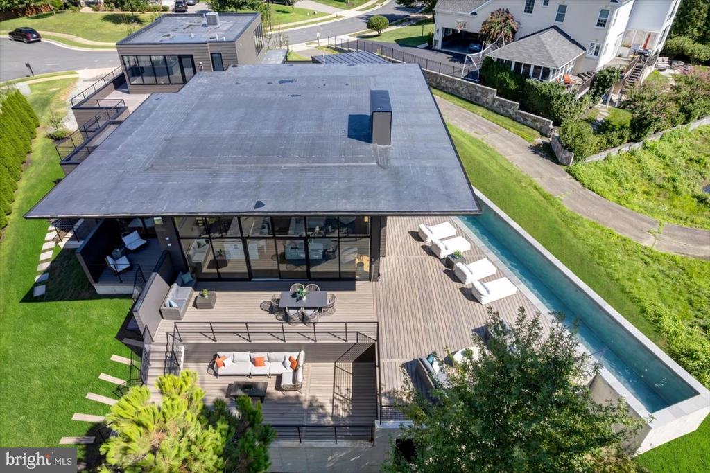 9433 FERRY LANDING COURT